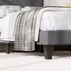 Struttura letto king-size imbottita grigio scuro, testiera trapuntata a rombi, per 1-2 persone