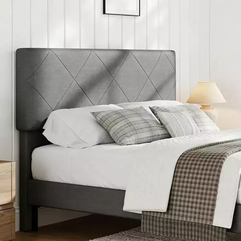 Struttura letto king-size imbottita grigio scuro, testiera trapuntata a rombi, per 1-2 persone